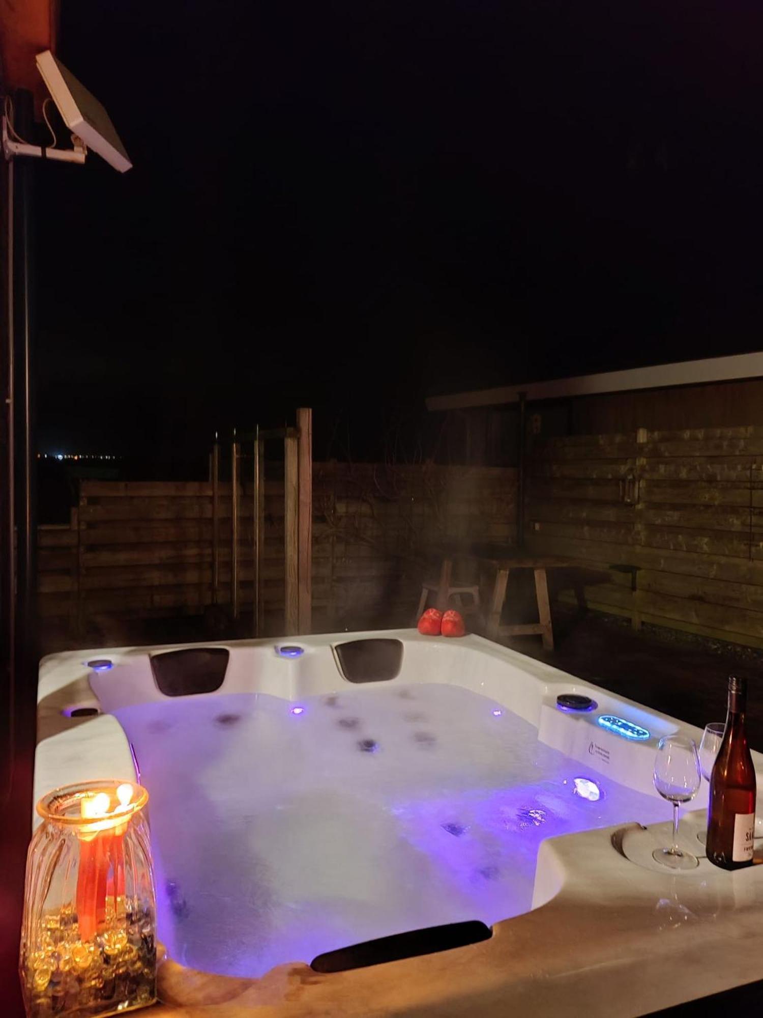 Lakeview 6 Pers Holiday Home Aurora With Fenced Garden, Whirlpool And Sauna Anjum Εξωτερικό φωτογραφία